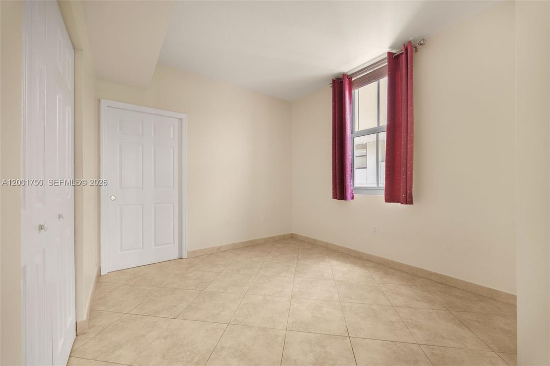 For Sale: $625,000 (2 beds, 2 baths, 1023 Square Feet)