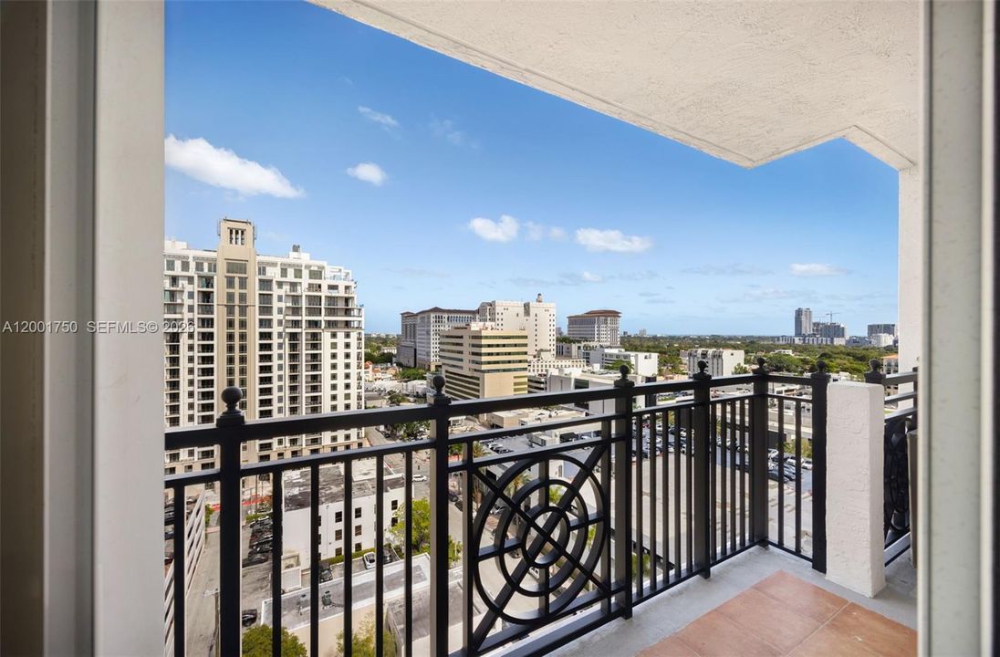For Sale: $625,000 (2 beds, 2 baths, 1023 Square Feet)
