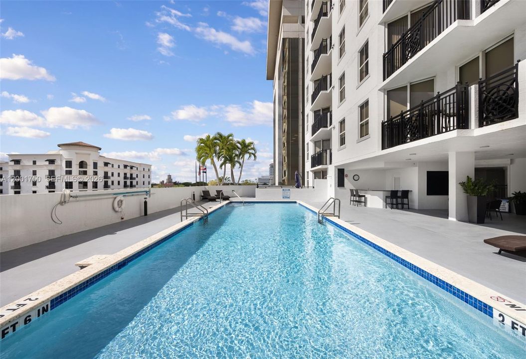 For Sale: $625,000 (2 beds, 2 baths, 1023 Square Feet)
