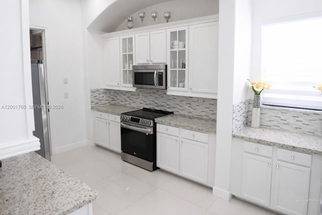 For Sale: $1,495,000 (4 beds, 3 baths, 2720 Square Feet)