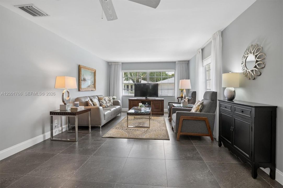 Active With Contract: $225,000 (2 beds, 2 baths, 1238 Square Feet)