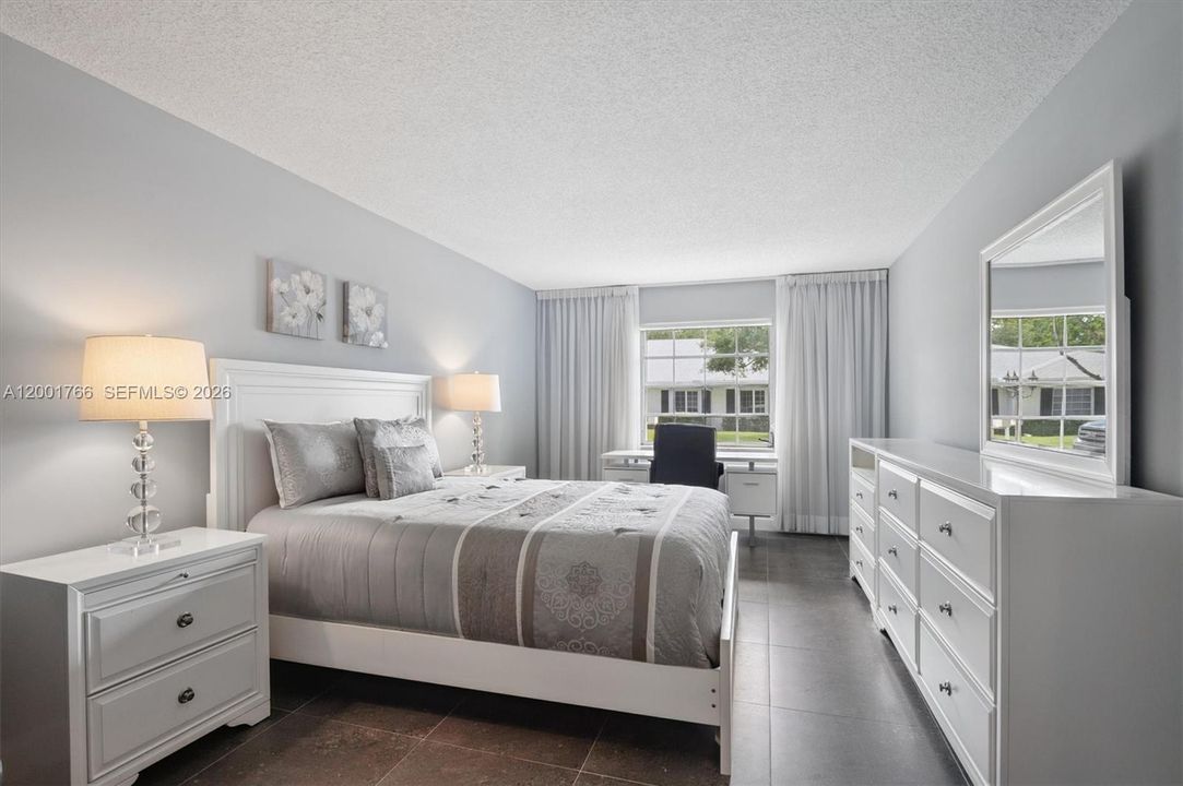 Active With Contract: $225,000 (2 beds, 2 baths, 1238 Square Feet)