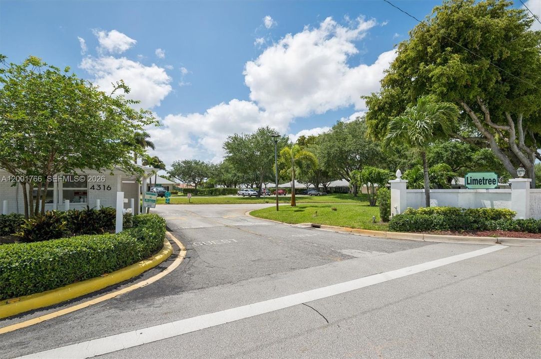 Active With Contract: $225,000 (2 beds, 2 baths, 1238 Square Feet)