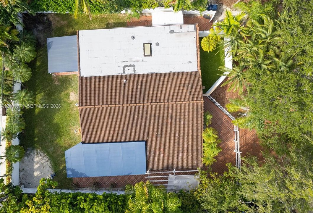 Под контрактом: $10,500 (4 спален, 2 ванн, 1909 Квадратных фут)