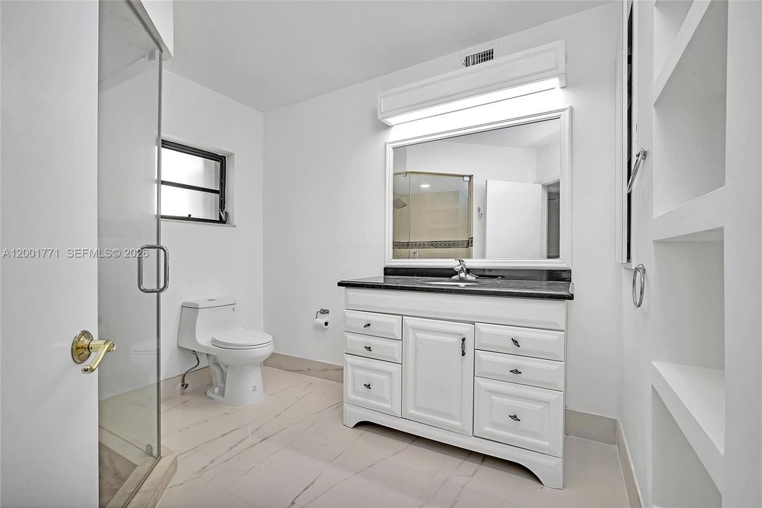 Под контрактом: $10,500 (4 спален, 2 ванн, 1909 Квадратных фут)