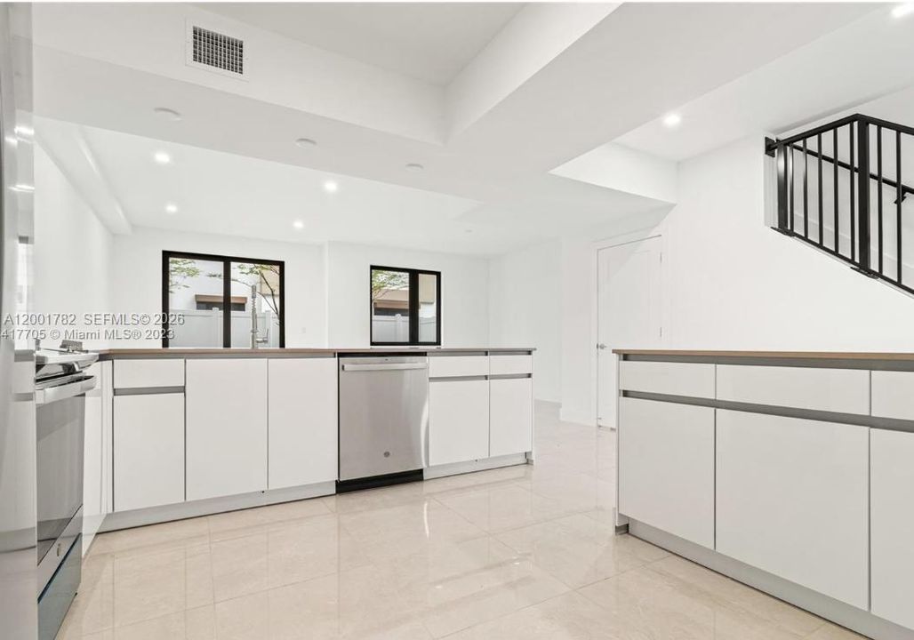 En Venta: $598,000 (3 camas, 2 baños, 1566 Pies cuadrados)