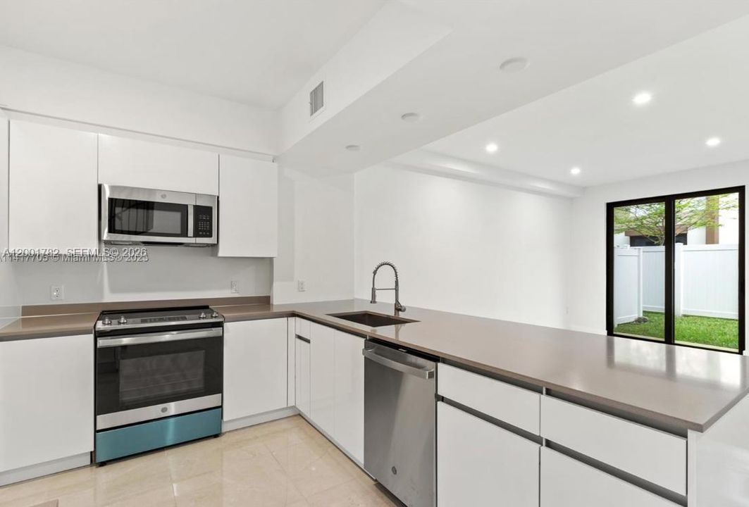En Venta: $598,000 (3 camas, 2 baños, 1566 Pies cuadrados)