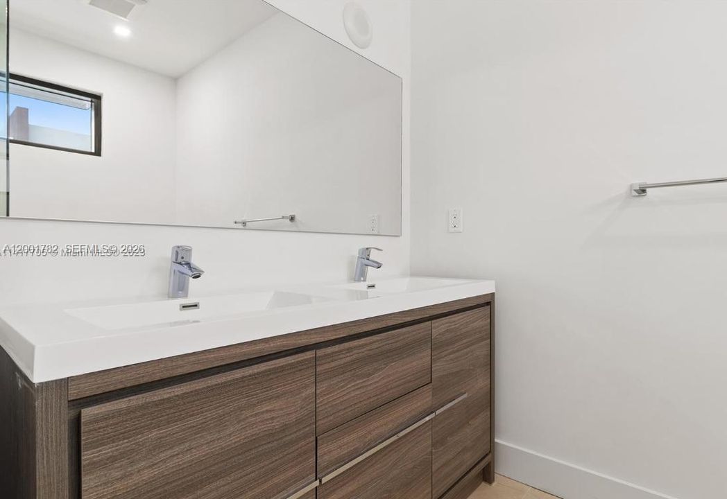 En Venta: $598,000 (3 camas, 2 baños, 1566 Pies cuadrados)