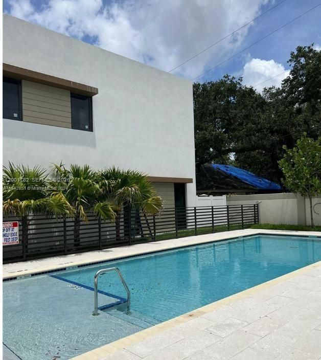 En Venta: $598,000 (3 camas, 2 baños, 1566 Pies cuadrados)