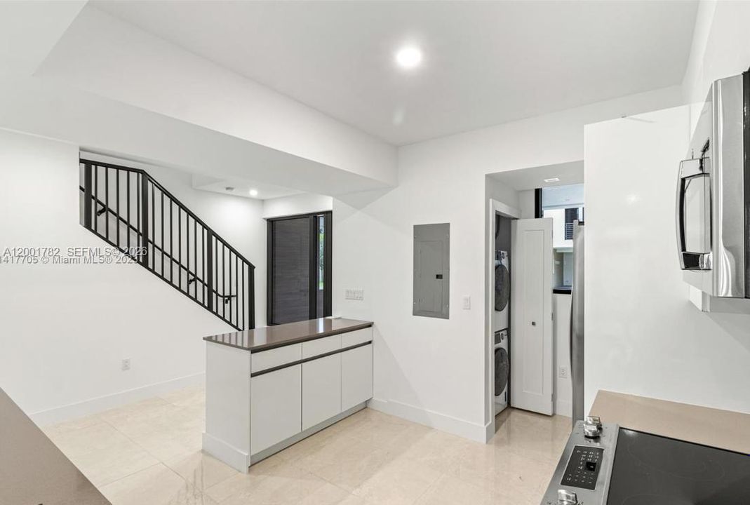 En Venta: $598,000 (3 camas, 2 baños, 1566 Pies cuadrados)