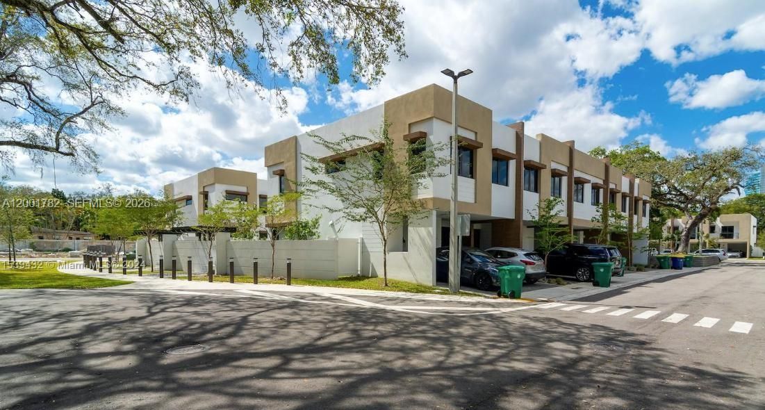 En Venta: $598,000 (3 camas, 2 baños, 1566 Pies cuadrados)