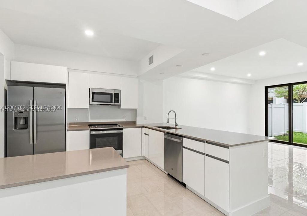 En Venta: $598,000 (3 camas, 2 baños, 1566 Pies cuadrados)