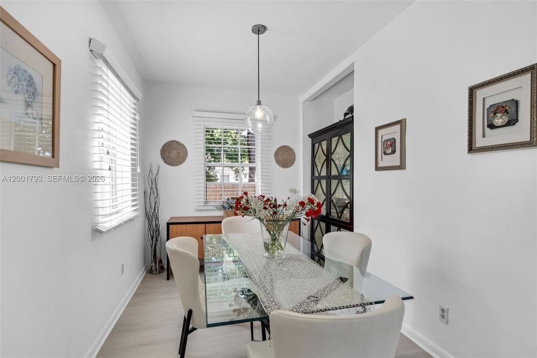 For Sale: $595,000 (3 beds, 2 baths, 1512 Square Feet)