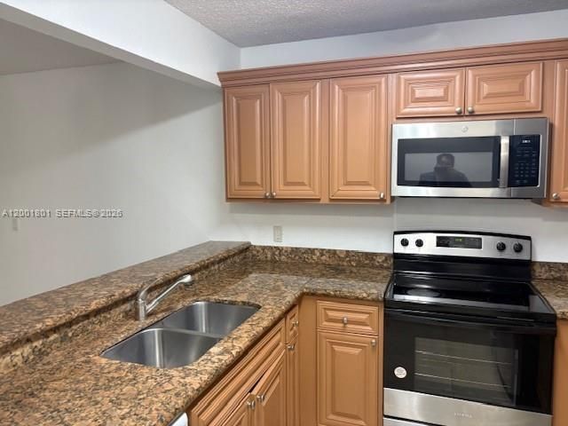 Activo con contrato: $185,000 (2 camas, 2 baños, 904 Pies cuadrados)