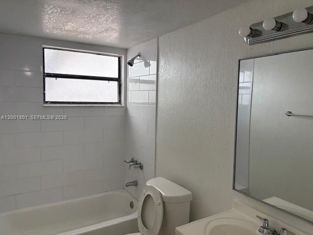 Activo con contrato: $185,000 (2 camas, 2 baños, 904 Pies cuadrados)