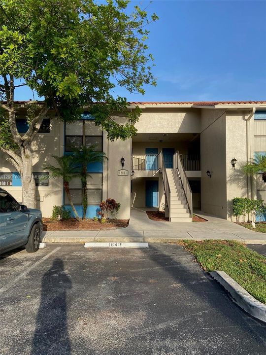 Activo con contrato: $185,000 (2 camas, 2 baños, 904 Pies cuadrados)