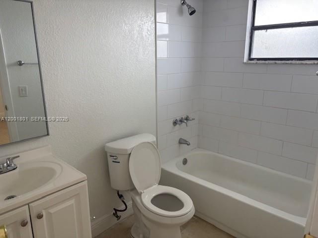 Activo con contrato: $185,000 (2 camas, 2 baños, 904 Pies cuadrados)
