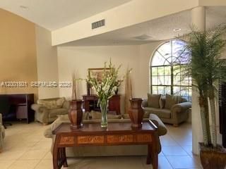 Activo con contrato: $185,000 (2 camas, 2 baños, 904 Pies cuadrados)