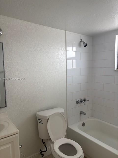 Activo con contrato: $185,000 (2 camas, 2 baños, 904 Pies cuadrados)