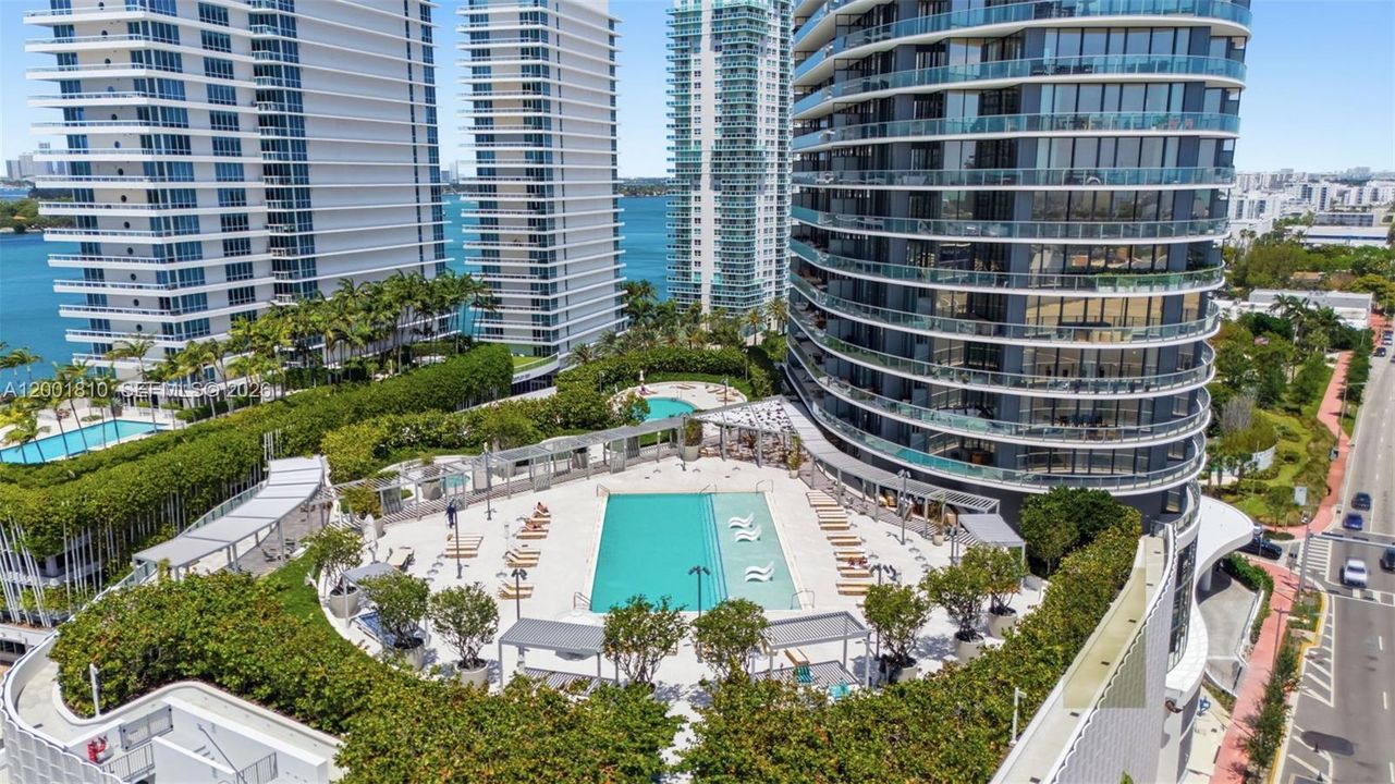 Active With Contract: $10,000 (2 beds, 2 baths, 1201 Square Feet)