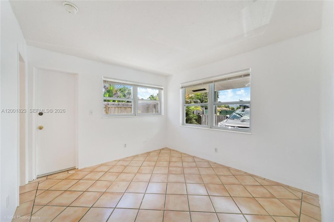 For Sale: $188,000 (1 beds, 1 baths, 433 Square Feet)