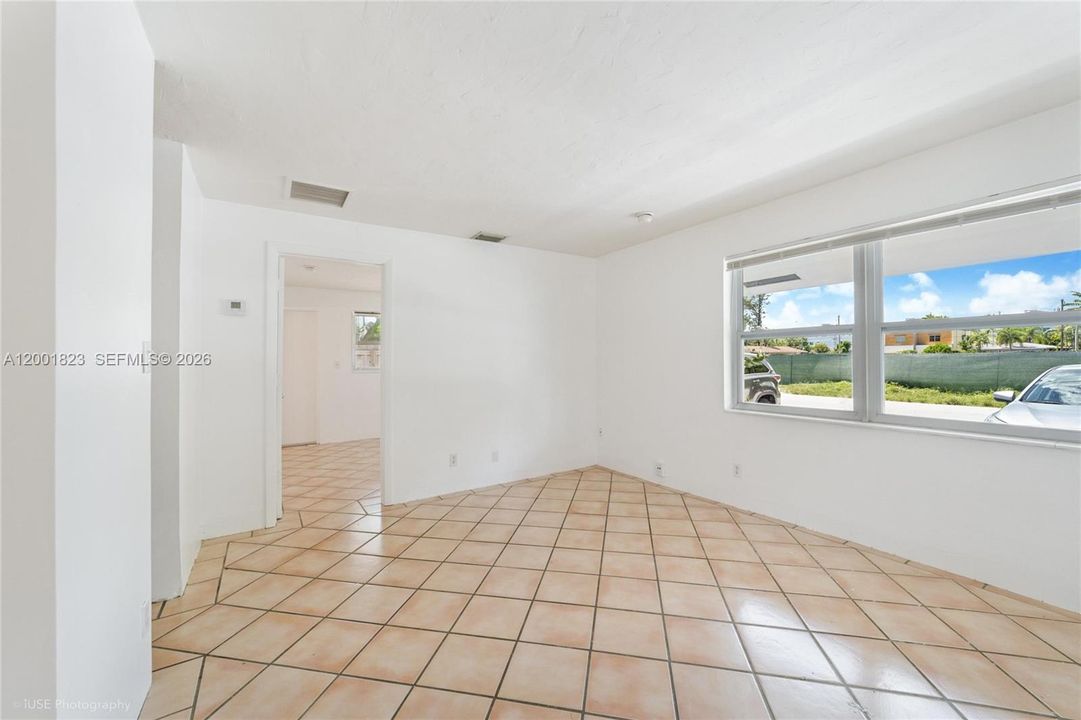 For Sale: $188,000 (1 beds, 1 baths, 433 Square Feet)