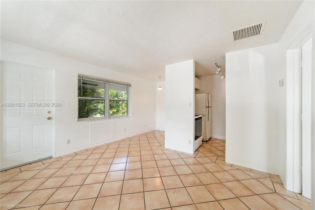 For Sale: $188,000 (1 beds, 1 baths, 433 Square Feet)