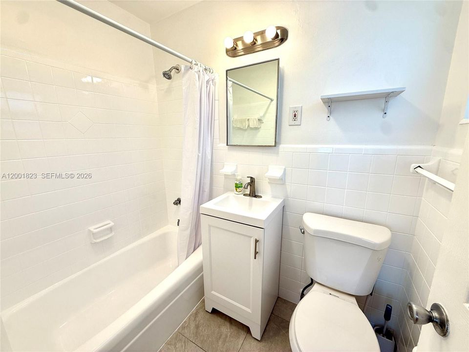 For Sale: $188,000 (1 beds, 1 baths, 433 Square Feet)