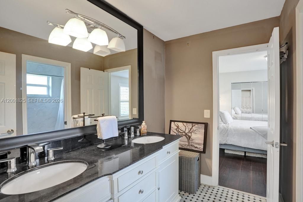 Jack & Jill bath for bedrooms 3 & 4!