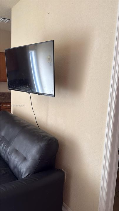 For Rent: $1,550 (0 beds, 1 baths, 3031 Square Feet)