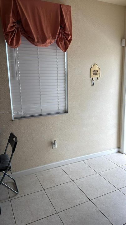 For Rent: $1,550 (0 beds, 1 baths, 3031 Square Feet)