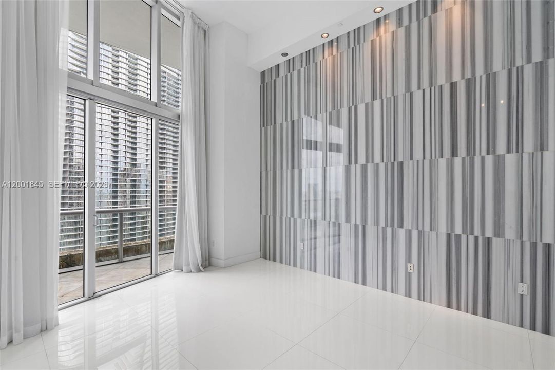 For Sale: $698,000 (1 beds, 1 baths, 798 Square Feet)