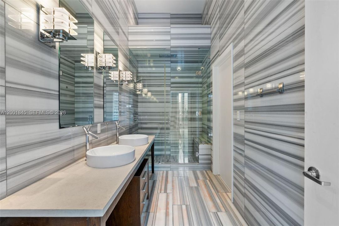 For Sale: $698,000 (1 beds, 1 baths, 798 Square Feet)
