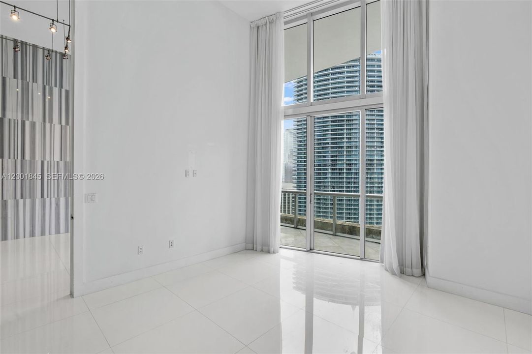 For Sale: $698,000 (1 beds, 1 baths, 798 Square Feet)