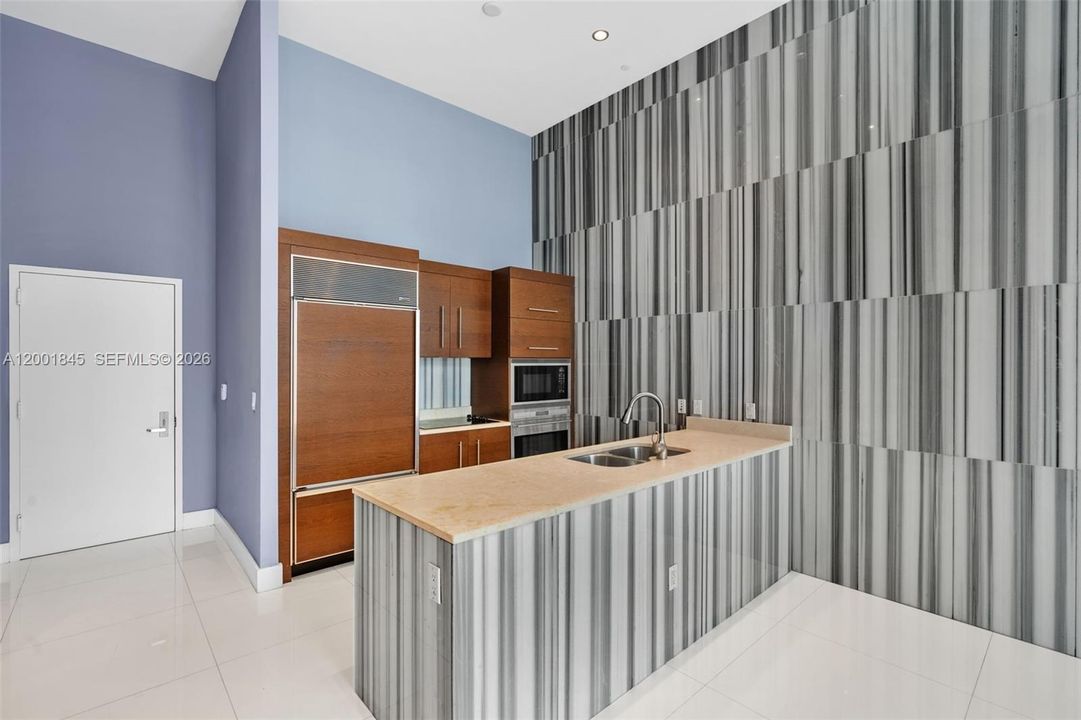 For Sale: $698,000 (1 beds, 1 baths, 798 Square Feet)