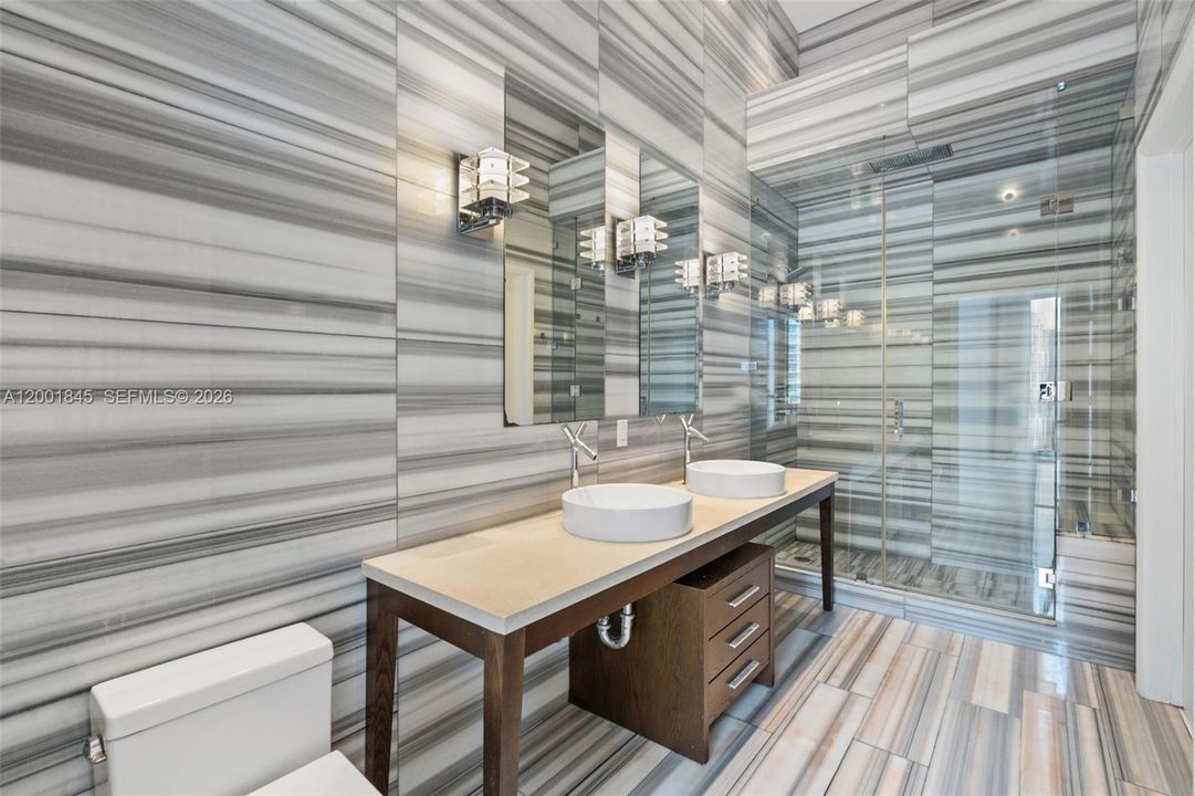 For Sale: $698,000 (1 beds, 1 baths, 798 Square Feet)