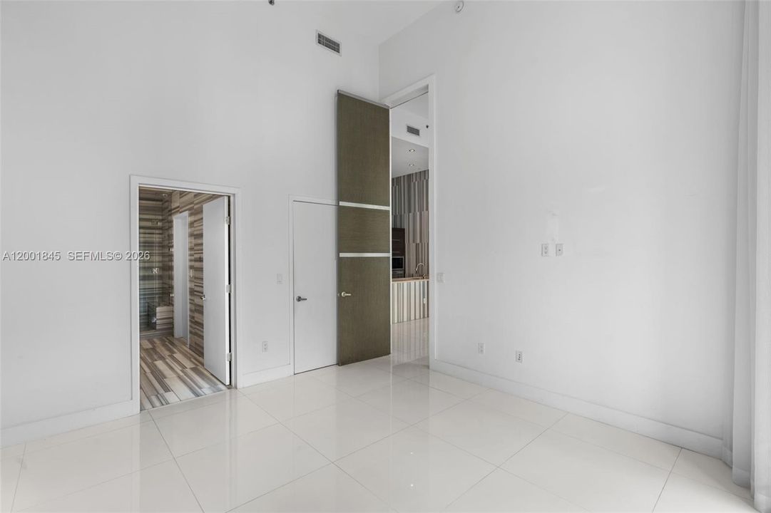 For Sale: $698,000 (1 beds, 1 baths, 798 Square Feet)