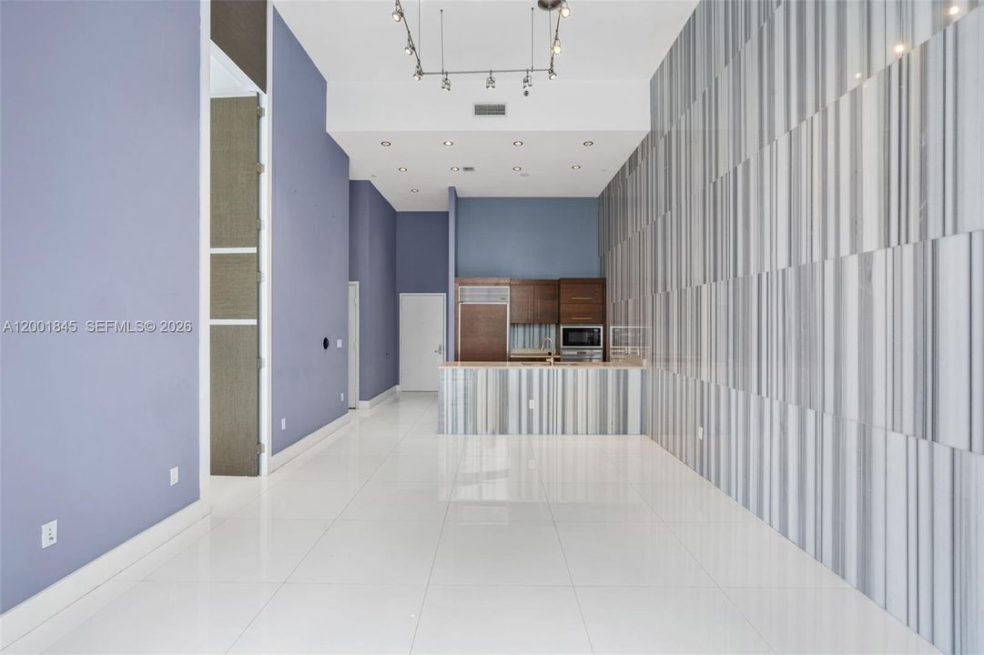 For Sale: $698,000 (1 beds, 1 baths, 798 Square Feet)