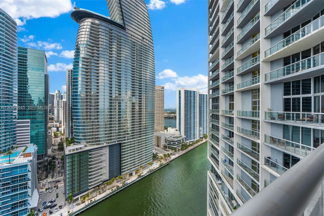 For Sale: $698,000 (1 beds, 1 baths, 798 Square Feet)