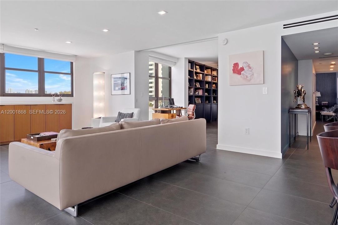 Active With Contract: $2,100,000 (2 beds, 2 baths, 1778 Square Feet)