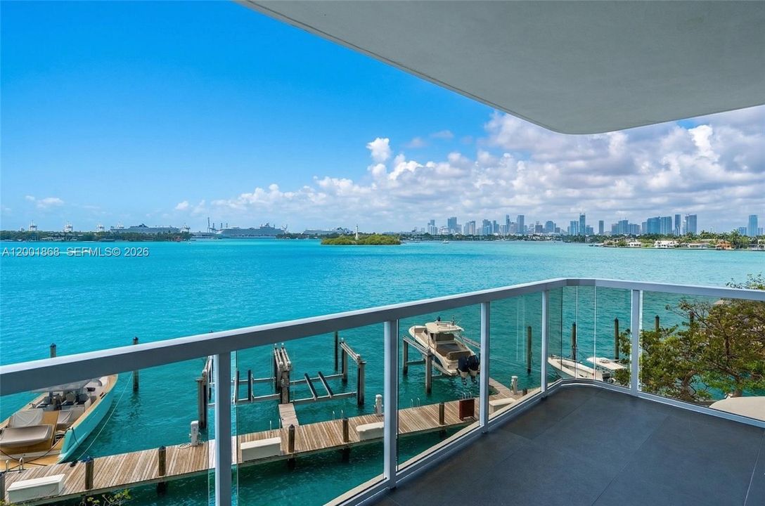 Active With Contract: $2,100,000 (2 beds, 2 baths, 1778 Square Feet)