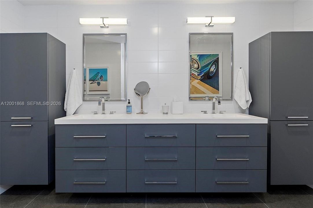 Active With Contract: $2,100,000 (2 beds, 2 baths, 1778 Square Feet)