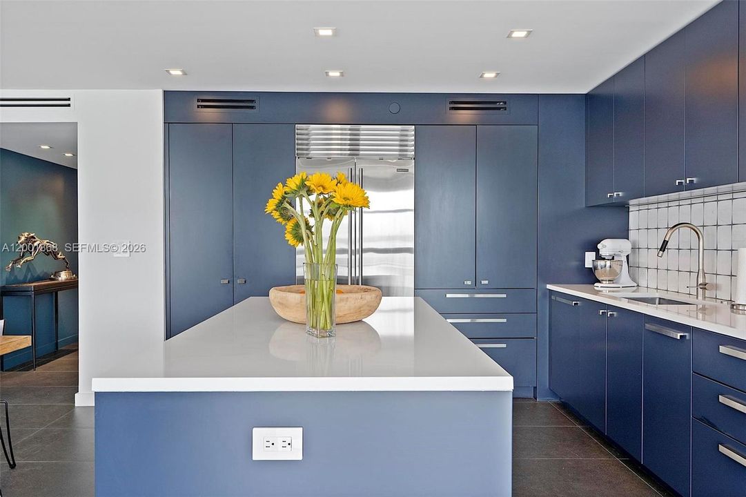 Active With Contract: $2,100,000 (2 beds, 2 baths, 1778 Square Feet)