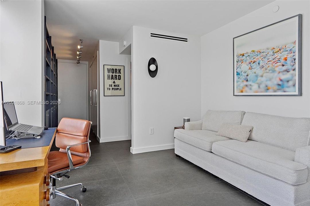 Active With Contract: $2,100,000 (2 beds, 2 baths, 1778 Square Feet)