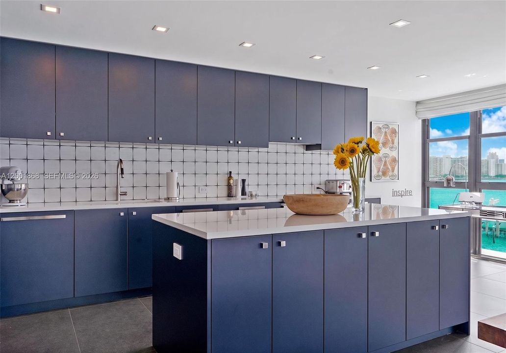 Active With Contract: $2,100,000 (2 beds, 2 baths, 1778 Square Feet)