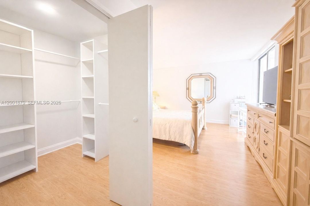Activo con contrato: $4,100 (3 camas, 2 baños, 1600 Pies cuadrados)