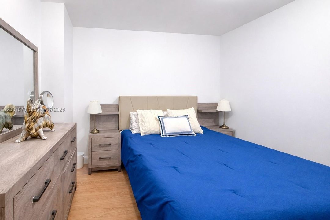 Activo con contrato: $4,100 (3 camas, 2 baños, 1600 Pies cuadrados)