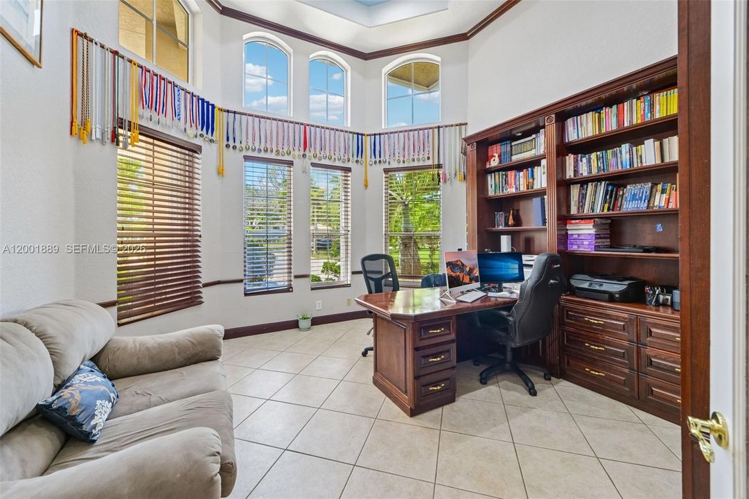 Active With Contract: $2,100,000 (6 beds, 4 baths, 4370 Square Feet)