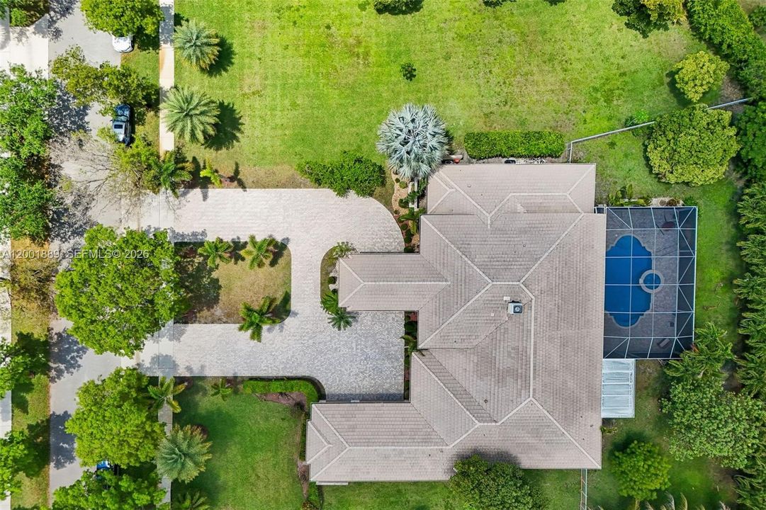 Active With Contract: $2,100,000 (6 beds, 4 baths, 4370 Square Feet)
