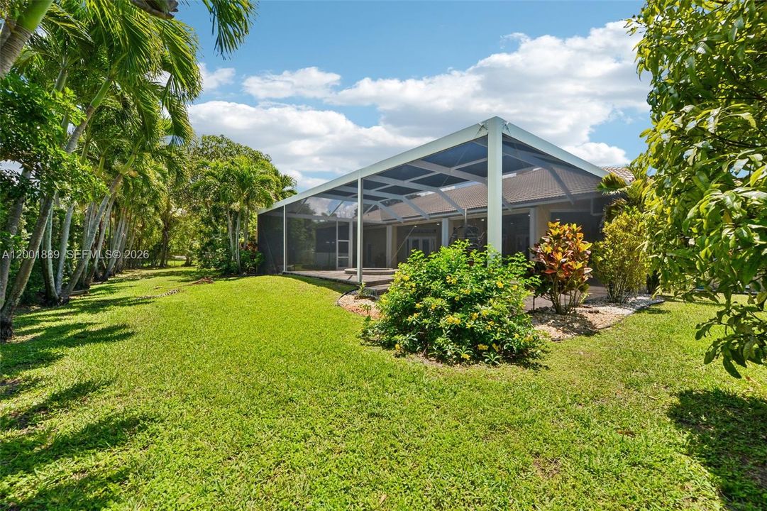 Active With Contract: $2,100,000 (6 beds, 4 baths, 4370 Square Feet)